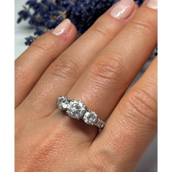 925 STERLING SILVER CZ RING SIZE 7.5 - Picture 1 of 10